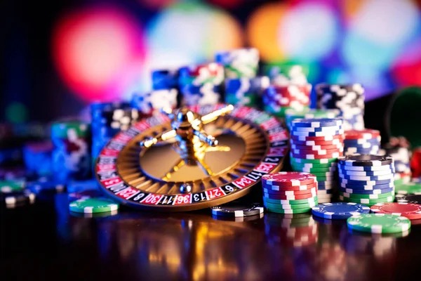 starwin88 live-dealer studios showing HD blackjack and roulette tables with real dealers